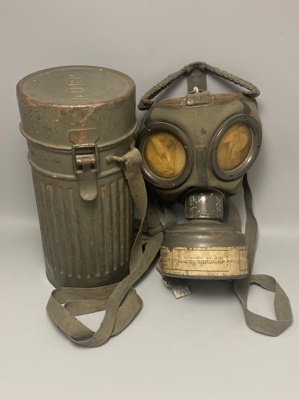 Luftschutz Auer Civil Defence Gas Mask & Tin
