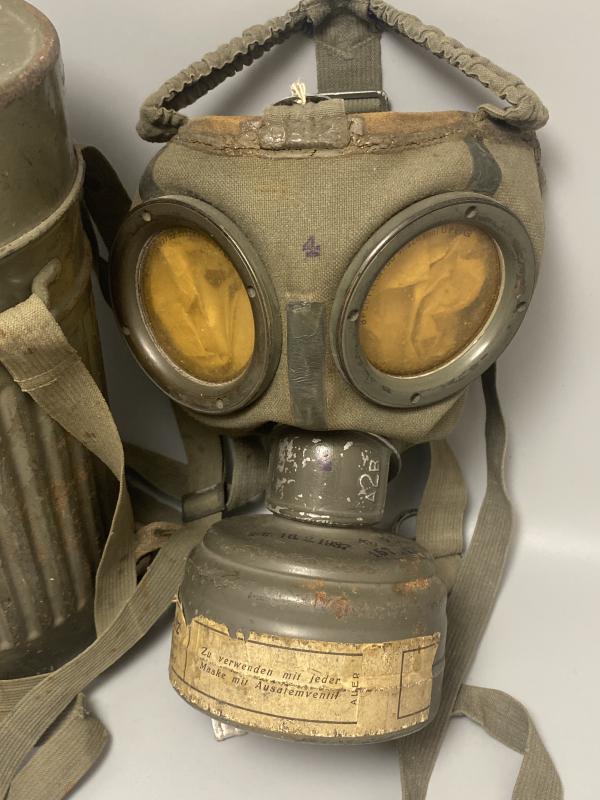 Luftschutz Auer Civil Defence Gas Mask & Tin