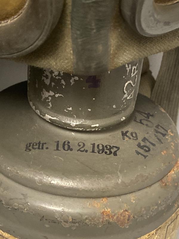Luftschutz Auer Civil Defence Gas Mask & Tin