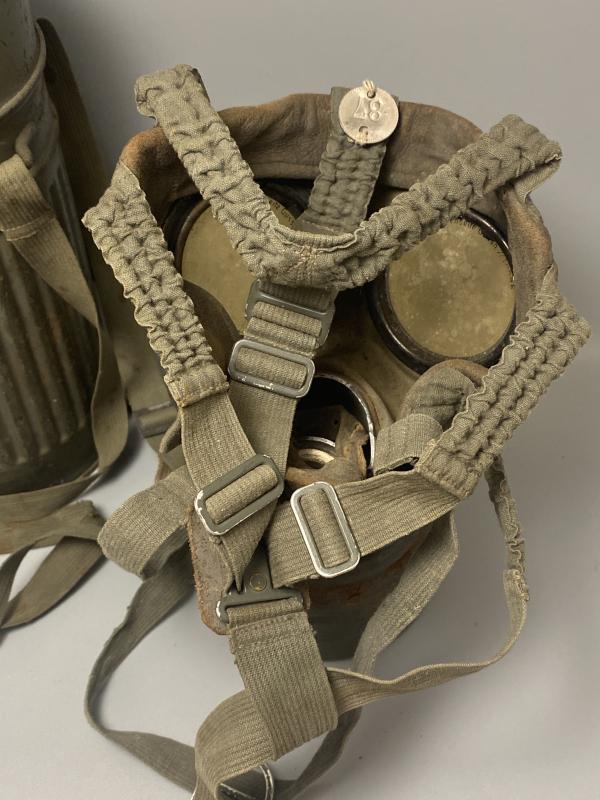 Luftschutz Auer Civil Defence Gas Mask & Tin