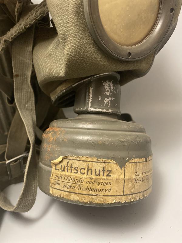 Luftschutz Auer Civil Defence Gas Mask & Tin