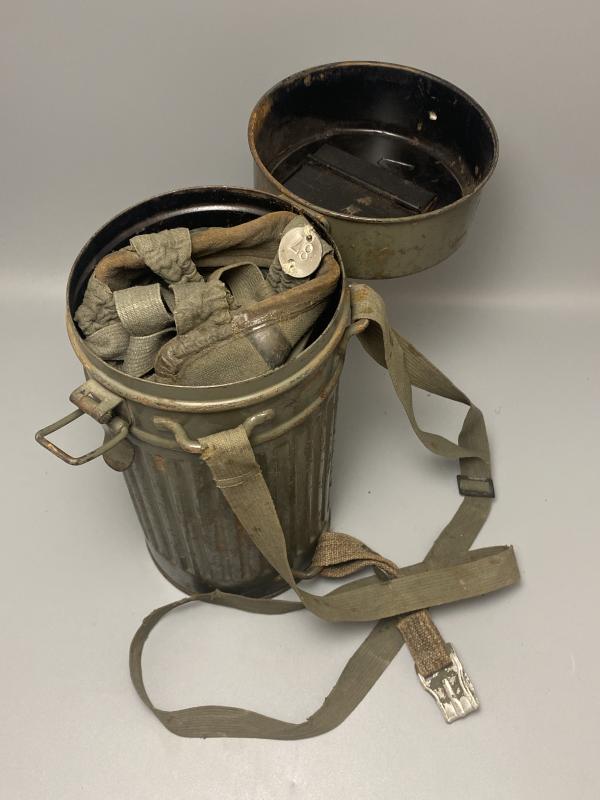 Luftschutz Auer Civil Defence Gas Mask & Tin
