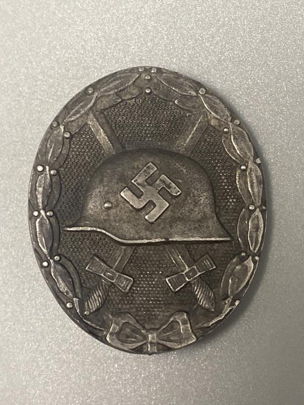 Silver Wound Badge Maker 30 Hauptmünzamt Wein