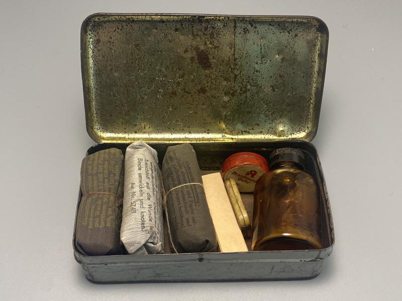 Small Vehicle Verbankasten With Contents