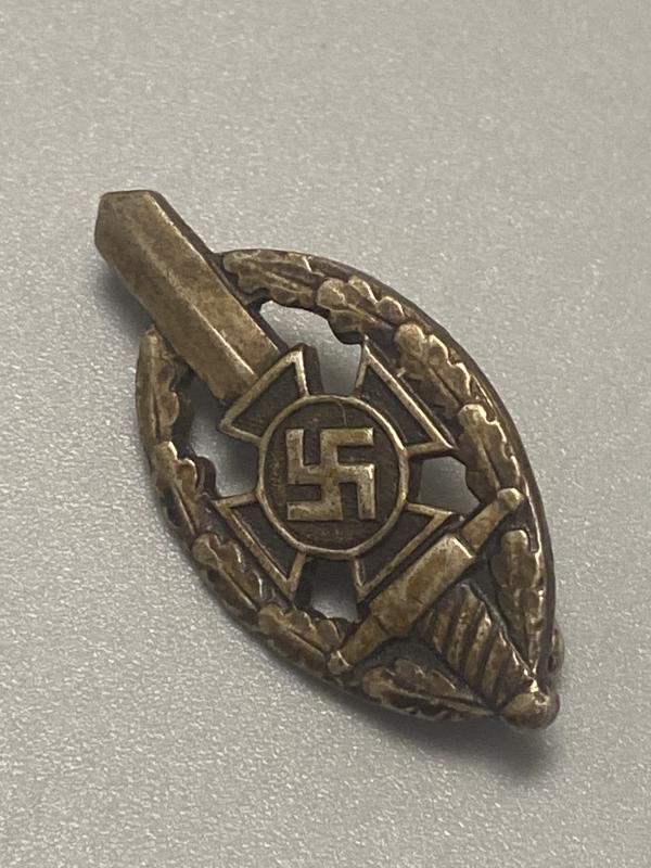 Third Reich NSKOV Members Badge RZM M1/52