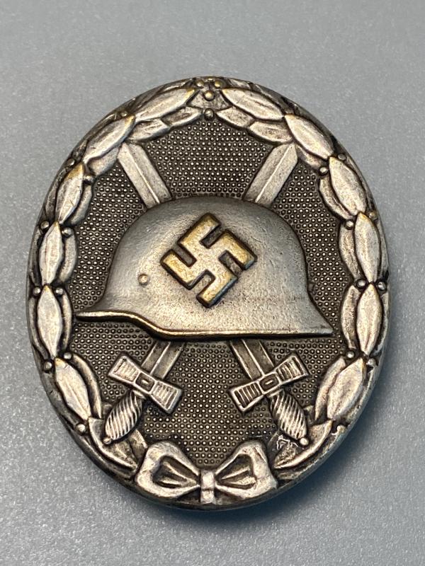 Unmarked Tombak Silver Wound Badge