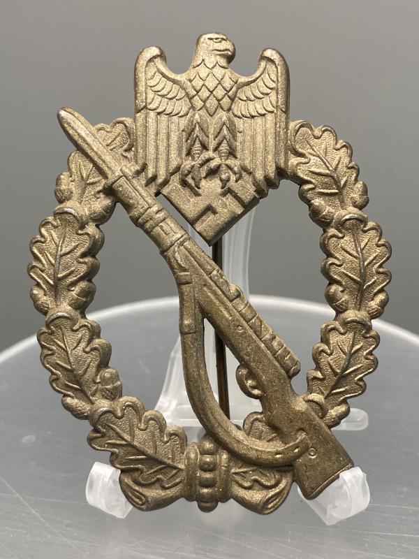 Infantry Assault Badge in Bronze Unmarked Weiner Design