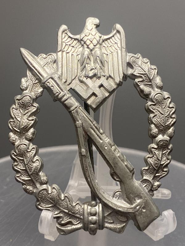 Infantry Assault Badge in Silver Ernst Muller Partially Vaulted