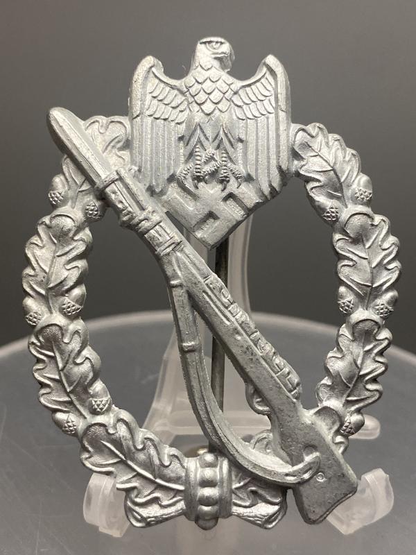 Infantry Assault Badge in Silver Assmann 2 Diecast Variant