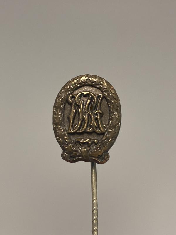 Pre War DRA Sports Badge in Bronze Stick Pin Lauer of Nürnberg