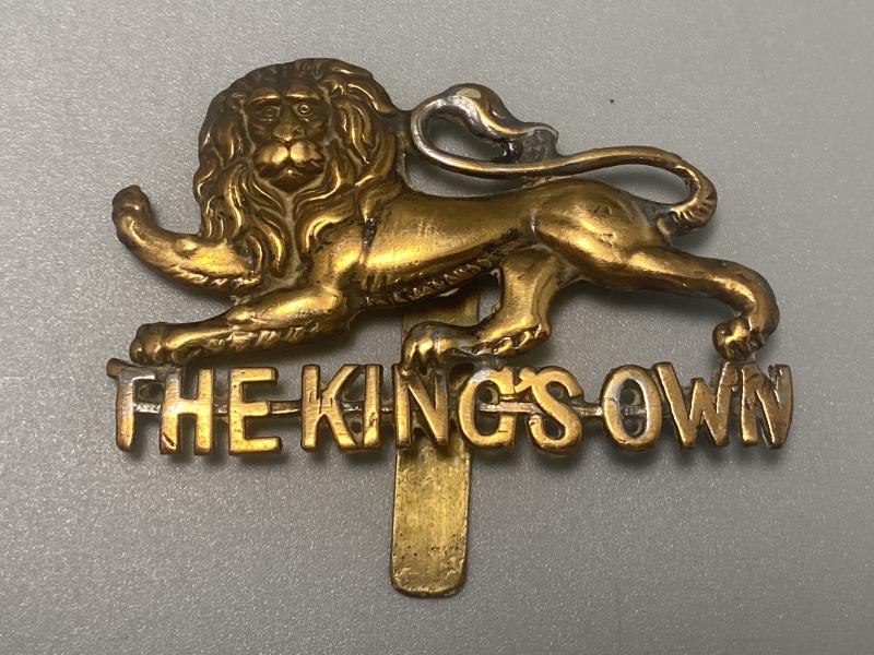 WW2 The Kings Own Royal Regiment Cap Badge