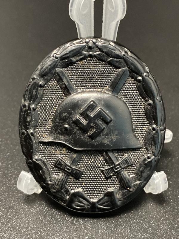 Black Grade Wound Badge Maker “107” Carl Wild