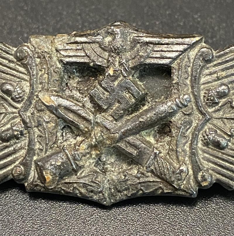 Bronze Close Combat Clasp Ground Find Fec.W.E.Peekhaus Type 2