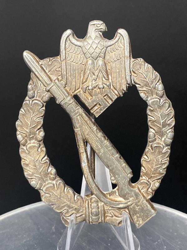 Infantry Assault Badge in Bronze Unmarked Variant