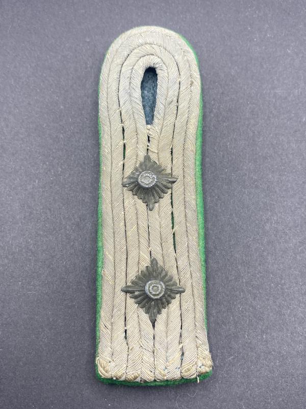 German Army Gebirgsjager Hauptmann Shoulder Board
