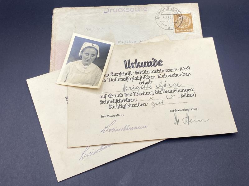 Small DRK Nurses Grouping Hilferin Brigitte Görge