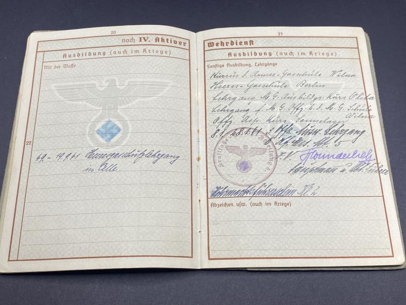 Large Grouping Hauptmann Heinrich Messmer Armee-Sanitäts-Abt.552 Served in Greece