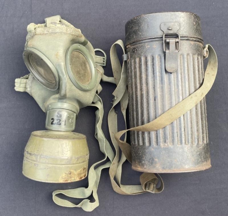 Draeger Luftschutz Wardens/ Air Defence Gasmask & Tin