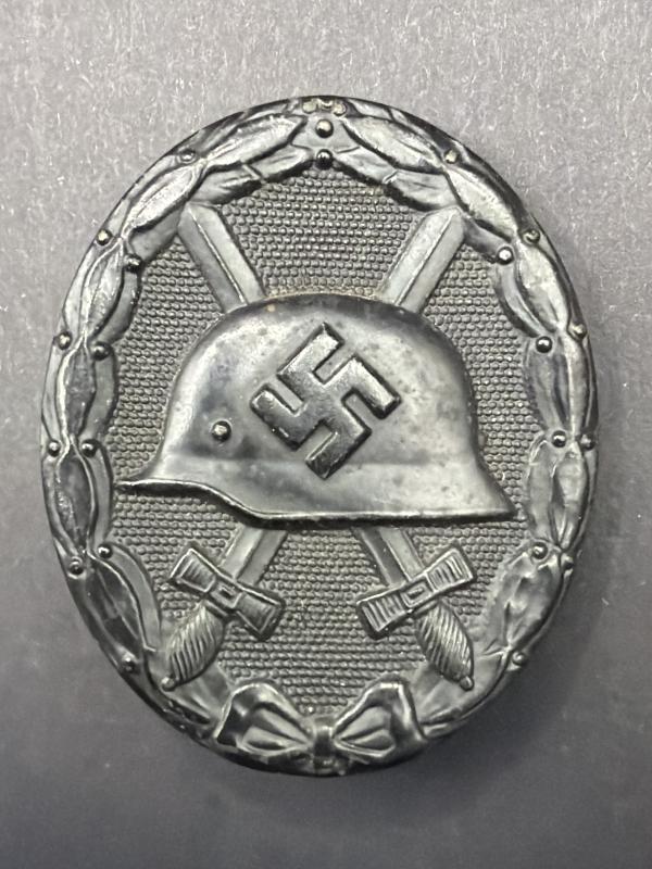 Black Wound Badge Maker L/11 Wilhelm Deumer