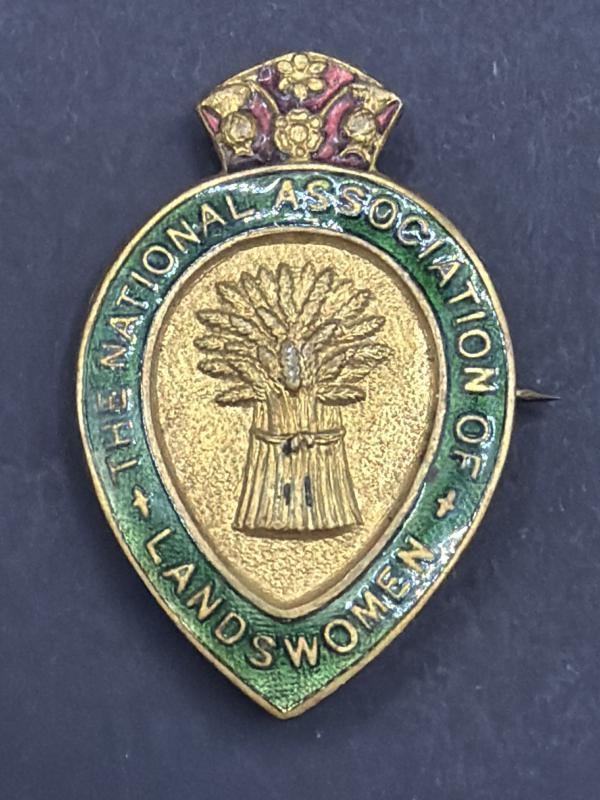 WW1 The National Association of Landswomen Badge