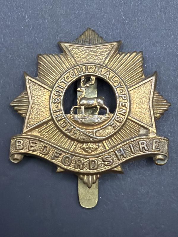 WW1 Economy Brass 1916 Bedfordshire Regiment Cap Badge