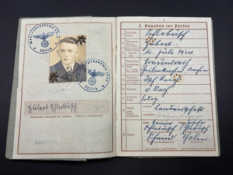 German Army Wehrpass KIA Gefreiter Schlebusch Aufkl.Abt.106