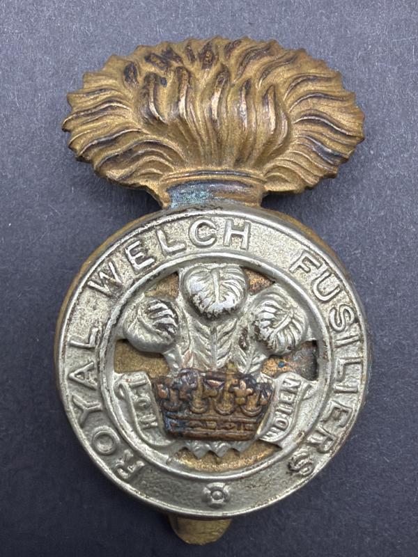 WW2 Bi Metal Royal Welch Fusiliers Cap Badge