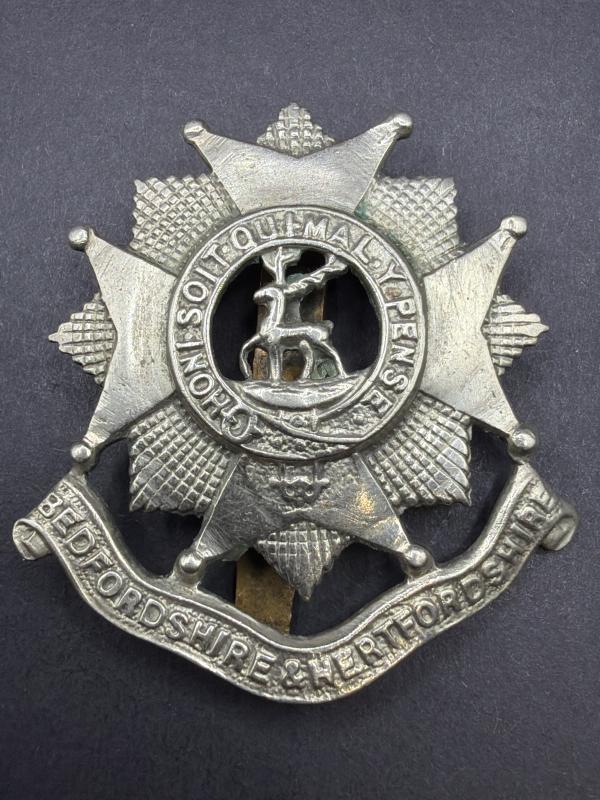 WW2 Bedfordshire & Hertfordshire Regiment Cap Badge
