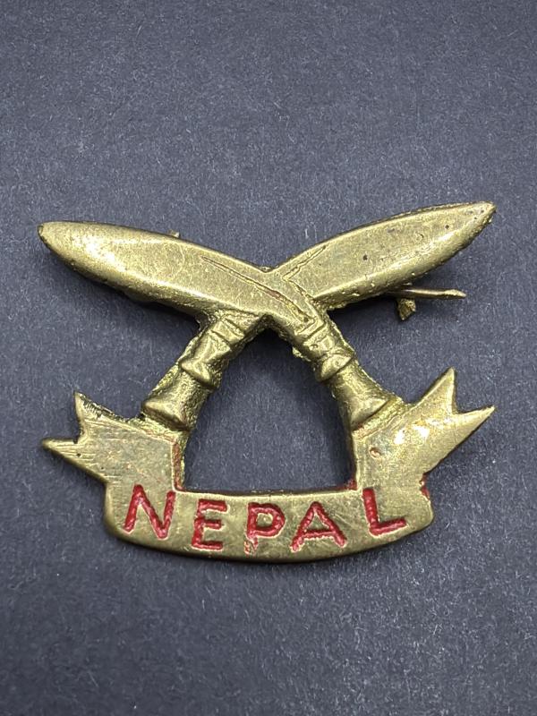 WW2 Period “Nepal” Crossed Khukri Knife Nepalese Sweet Heart Badge