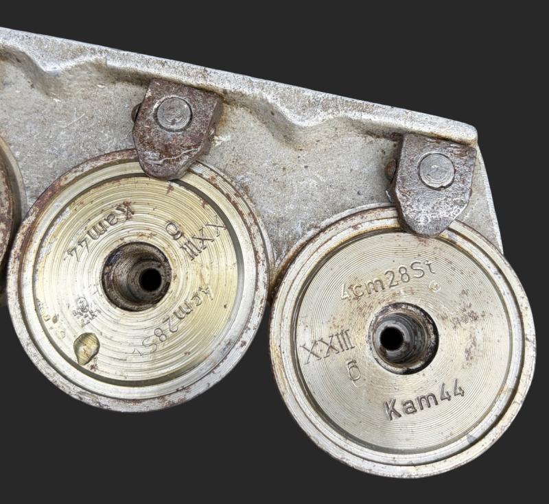 Four Empty KAM44 Shells & Charger Finnish 40mm Cannon German Made