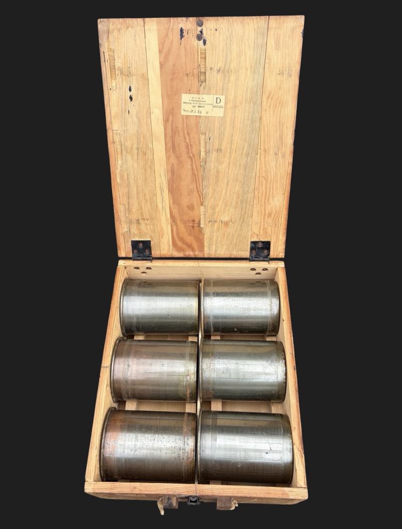 Late War Le.Lfh.18 10.5cm Field Howitzer Steel Shells & Box 1945 Dated