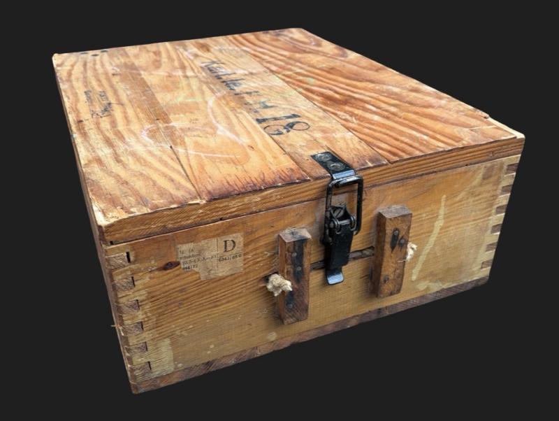 Late War Le.Lfh.18 10.5cm Field Howitzer Steel Shells & Box 1945 Dated